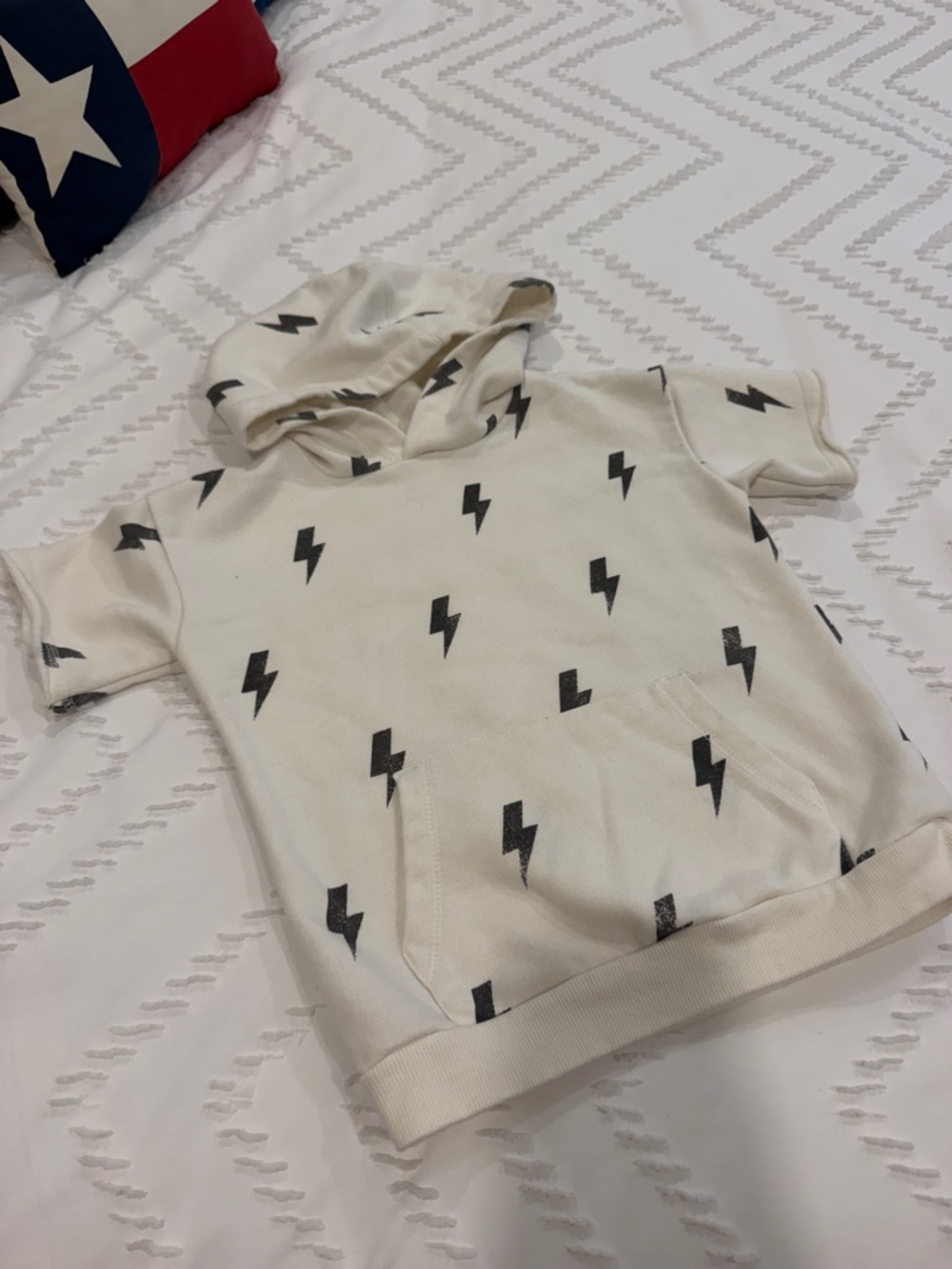Kids Cream Hooded Short-Sleeve Top with Black Lightning Print